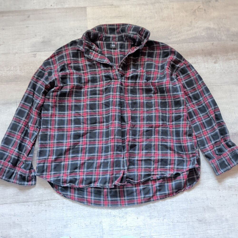 Uniqlo Flannel Shirt Top Women’s XL Button Up Long Sleeve Red Multicolor Plaid